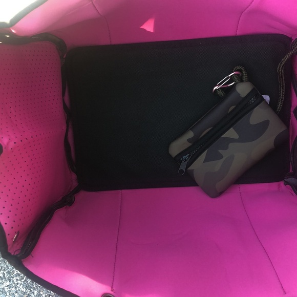 Camo Neoprene Tote - Picture 2 of 7